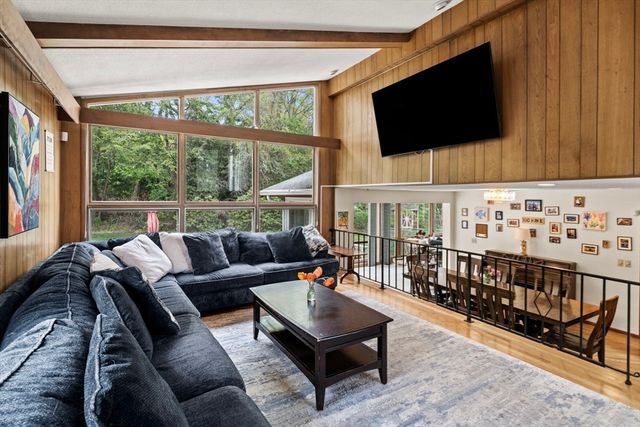 1 Hemlock Dr, Chelmsford, MA 01824