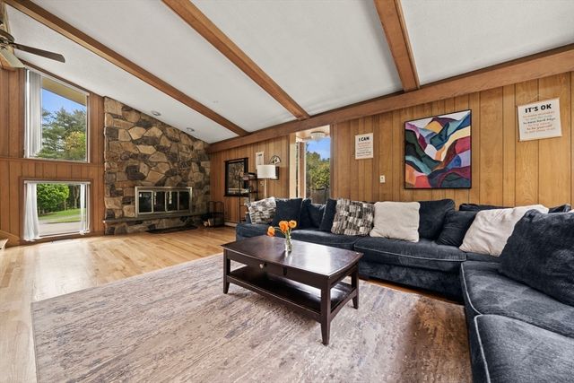 1 Hemlock Dr, Chelmsford, MA 01824
