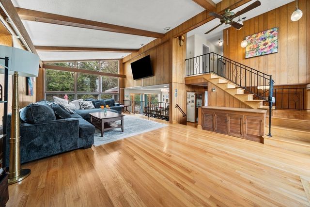 1 Hemlock Dr, Chelmsford, MA 01824