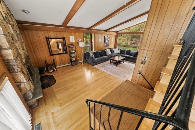 1 Hemlock Dr, Chelmsford, MA 01824