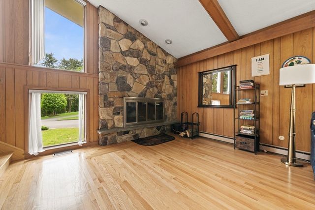 1 Hemlock Dr, Chelmsford, MA 01824