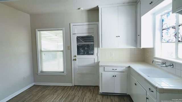 134 FERNLEAF AVE, San Antonio, TX 78211