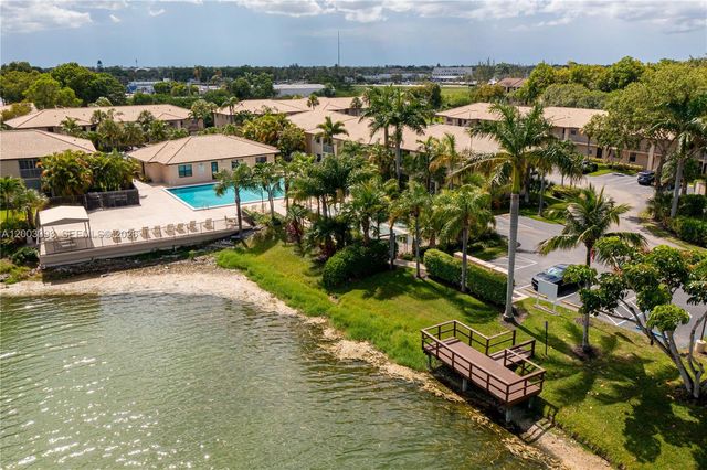 5560 Lakeside Dr 204, Margate, FL 33063