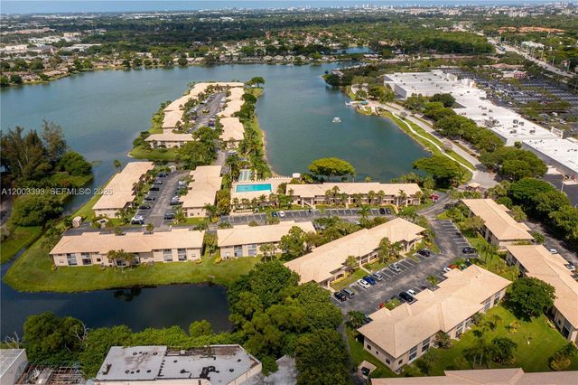 5560 Lakeside Dr 204, Margate, FL 33063