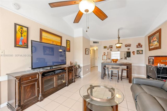 5560 Lakeside Dr 204, Margate, FL 33063