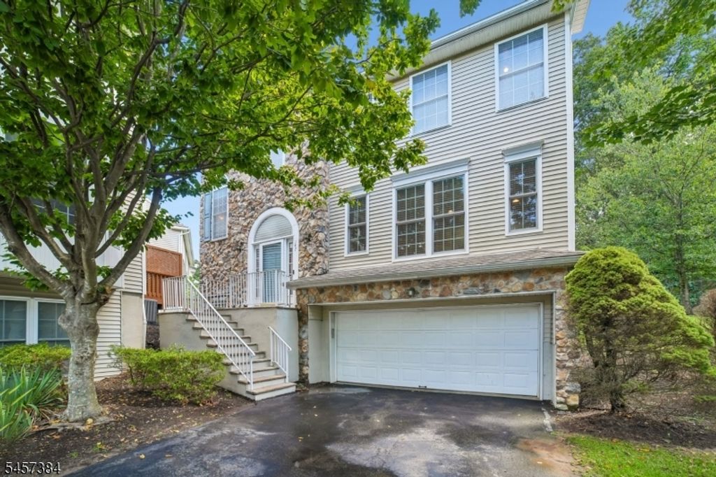 147 Arrowgate Dr, Randolph Twp., NJ 07869 — exterior
