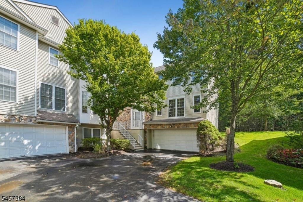 147 Arrowgate Dr, Randolph Twp., NJ 07869 — photo 2