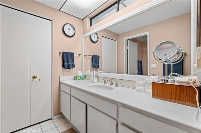 2 Morena 4, Irvine, CA 92612