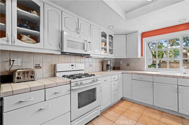 2 Morena 4, Irvine, CA 92612