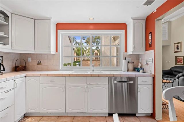 2 Morena 4, Irvine, CA 92612