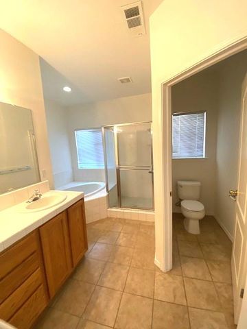 3951 Black Hawk Ct, Merced, CA 95340