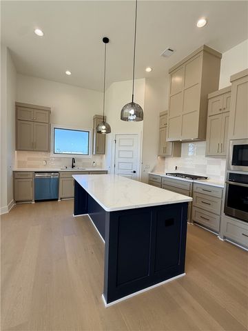 7100 SW Orange Avenue, Bentonville, AR 72713