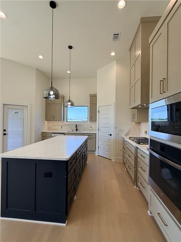 7100 SW Orange Avenue, Bentonville, AR 72713