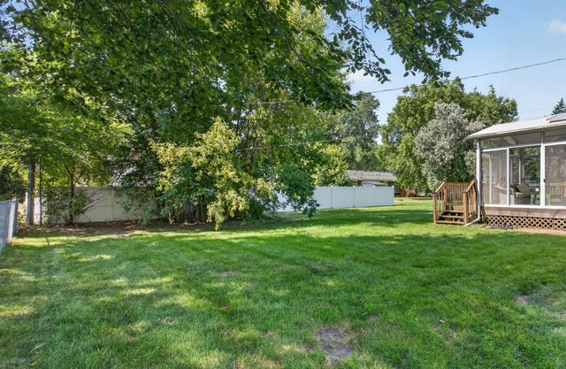 1772 Eldridge Avenue W, Roseville, MN 55113