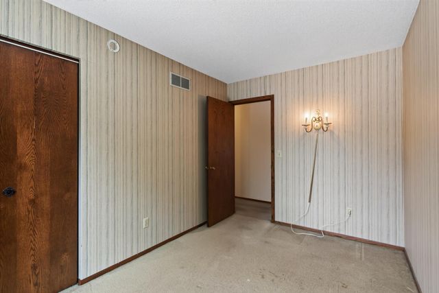 1772 Eldridge Avenue W, Roseville, MN 55113