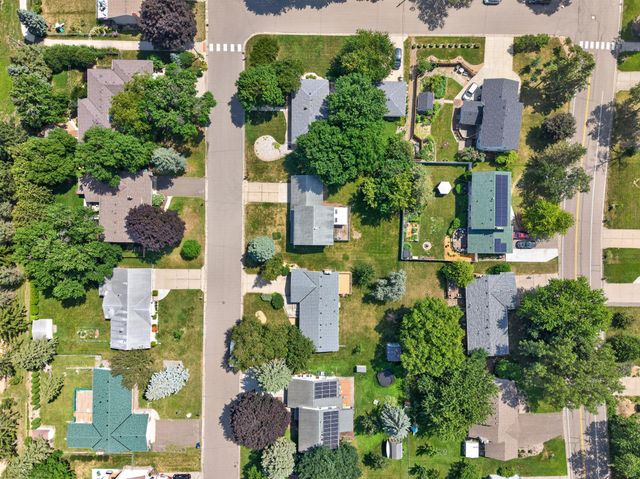 1772 Eldridge Avenue W, Roseville, MN 55113