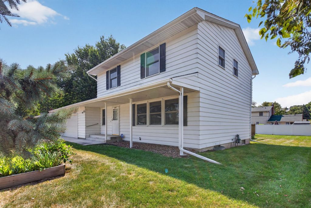 1772 Eldridge Avenue W, Roseville, MN 55113