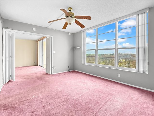 605 Oaks Drive 703, Pompano Beach, FL 33069