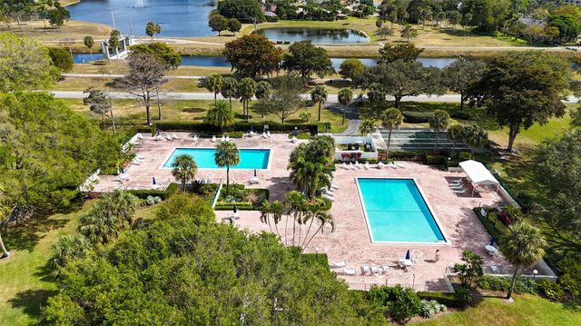 605 Oaks Drive 703, Pompano Beach, FL 33069