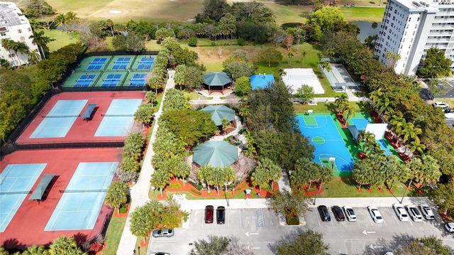 605 Oaks Drive 703, Pompano Beach, FL 33069