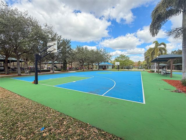 605 Oaks Drive 703, Pompano Beach, FL 33069