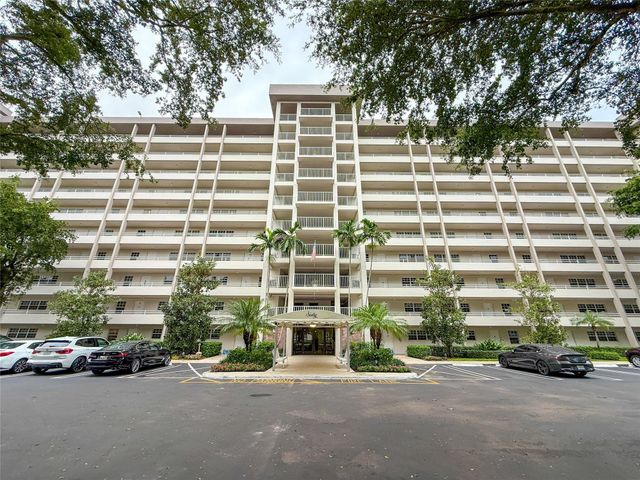 605 Oaks Drive 703, Pompano Beach, FL 33069