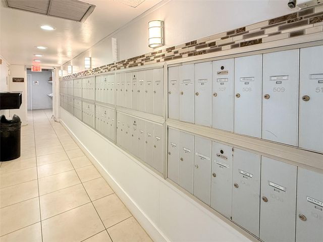 605 Oaks Drive 703, Pompano Beach, FL 33069