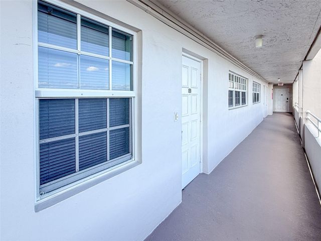 605 Oaks Drive 703, Pompano Beach, FL 33069