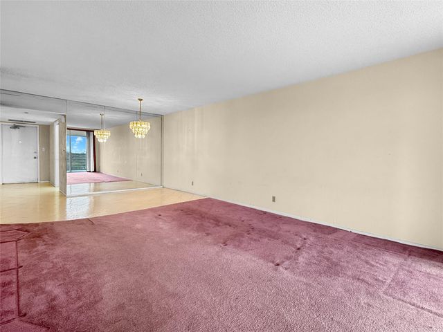 605 Oaks Drive 703, Pompano Beach, FL 33069