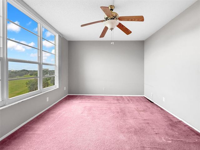 605 Oaks Drive 703, Pompano Beach, FL 33069