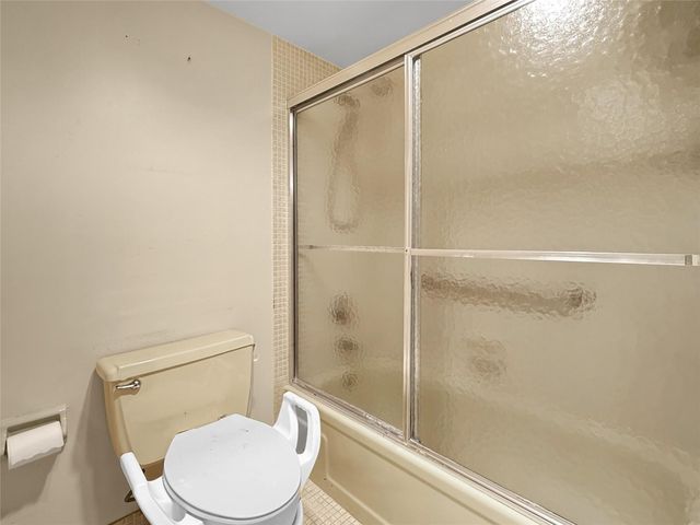 605 Oaks Drive 703, Pompano Beach, FL 33069