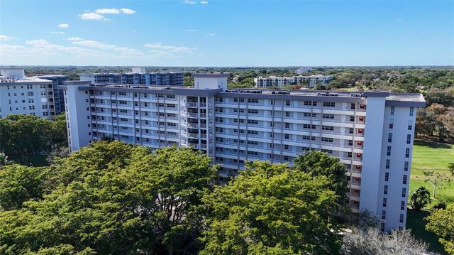 605 Oaks Drive 703, Pompano Beach, FL 33069