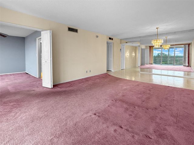 605 Oaks Drive 703, Pompano Beach, FL 33069