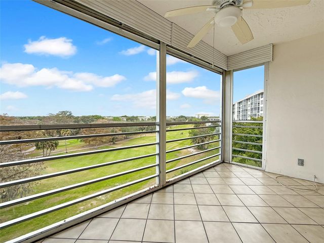 605 Oaks Drive 703, Pompano Beach, FL 33069