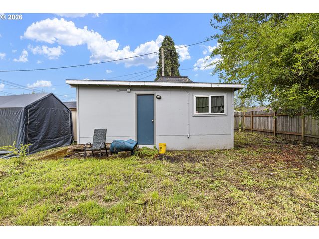 640 N GARDEN Way, Eugene, OR 97401