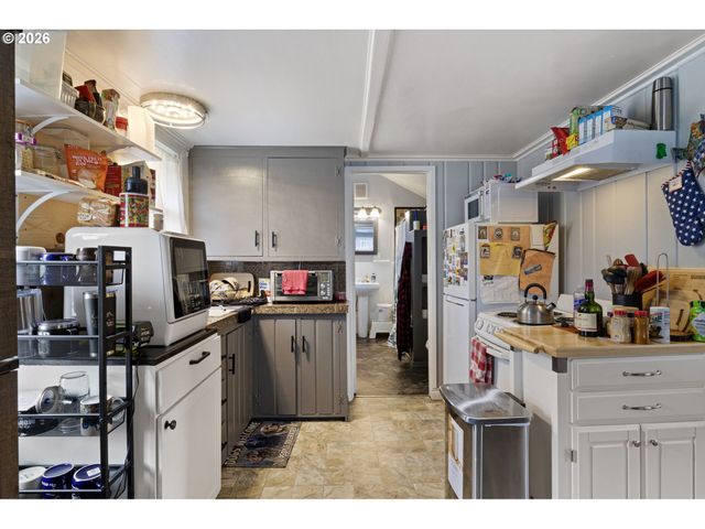 640 N GARDEN Way, Eugene, OR 97401