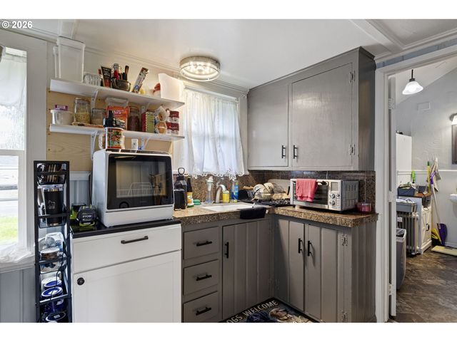 640 N GARDEN Way, Eugene, OR 97401