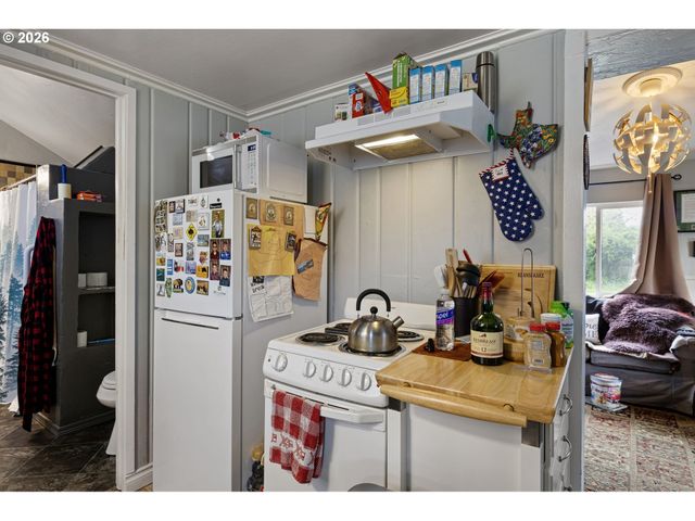 640 N GARDEN Way, Eugene, OR 97401