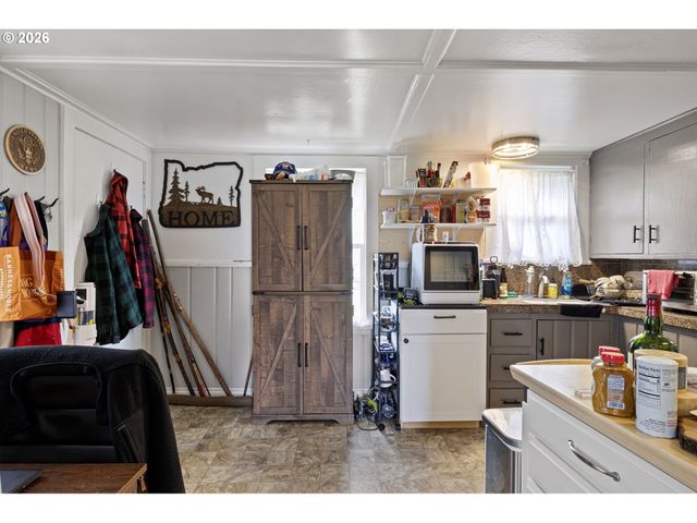 640 N GARDEN Way, Eugene, OR 97401