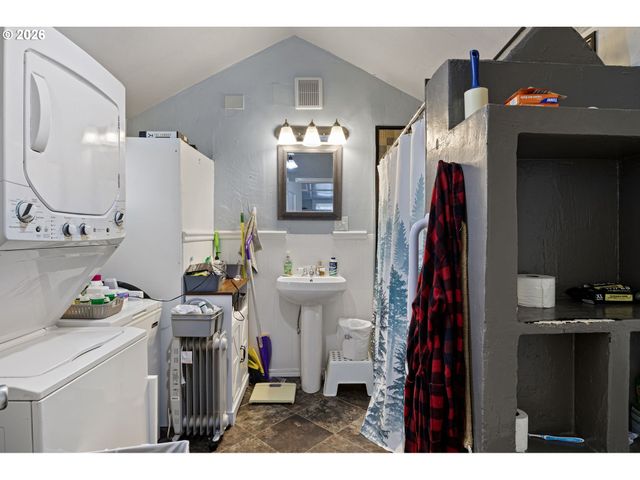 640 N GARDEN Way, Eugene, OR 97401