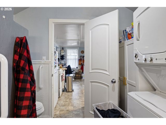 640 N GARDEN Way, Eugene, OR 97401