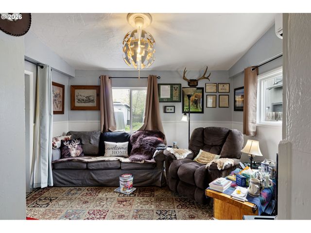 640 N GARDEN Way, Eugene, OR 97401