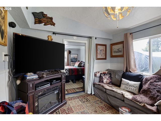 640 N GARDEN Way, Eugene, OR 97401