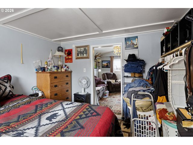 640 N GARDEN Way, Eugene, OR 97401