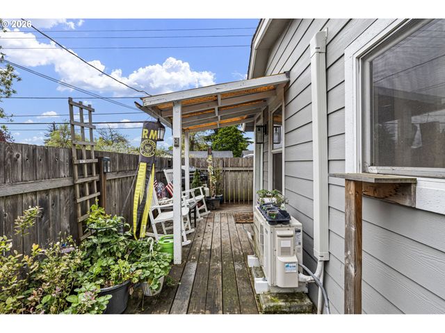 640 N GARDEN Way, Eugene, OR 97401