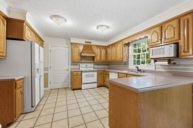 187 Oak Crest Dr, Tennessee Ridge, TN 37178