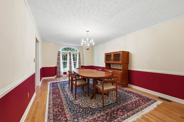 187 Oak Crest Dr, Tennessee Ridge, TN 37178