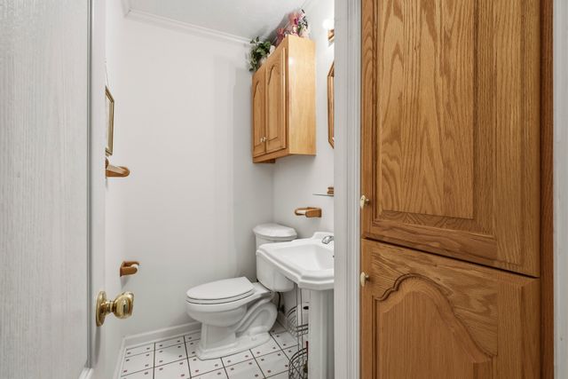 187 Oak Crest Dr, Tennessee Ridge, TN 37178