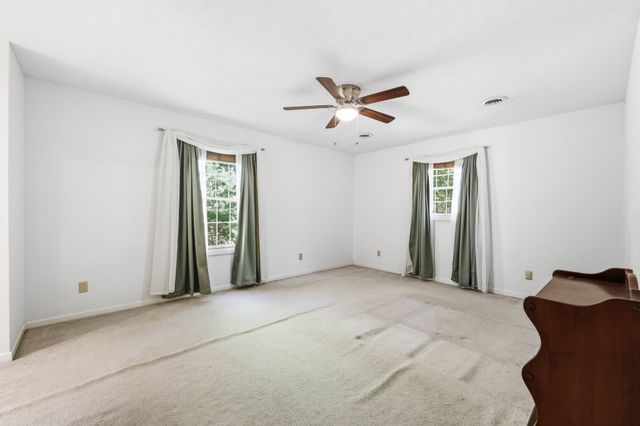 187 Oak Crest Dr, Tennessee Ridge, TN 37178