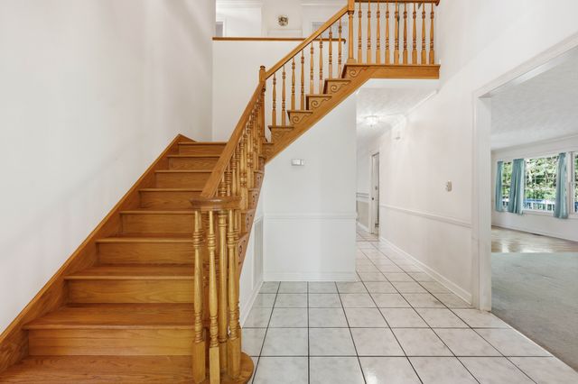 187 Oak Crest Dr, Tennessee Ridge, TN 37178